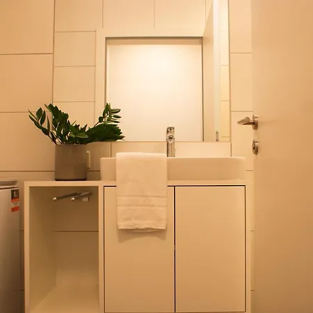 Aparthouse Leonhard Apartment